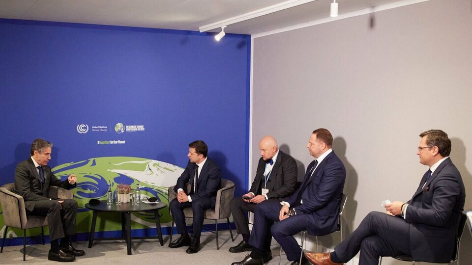 США і надалі непохитно підтримують територіальну цілісність України, зазначив Зеленський (другий ліворуч) після зустрічі з Блінкеном (ліворуч)