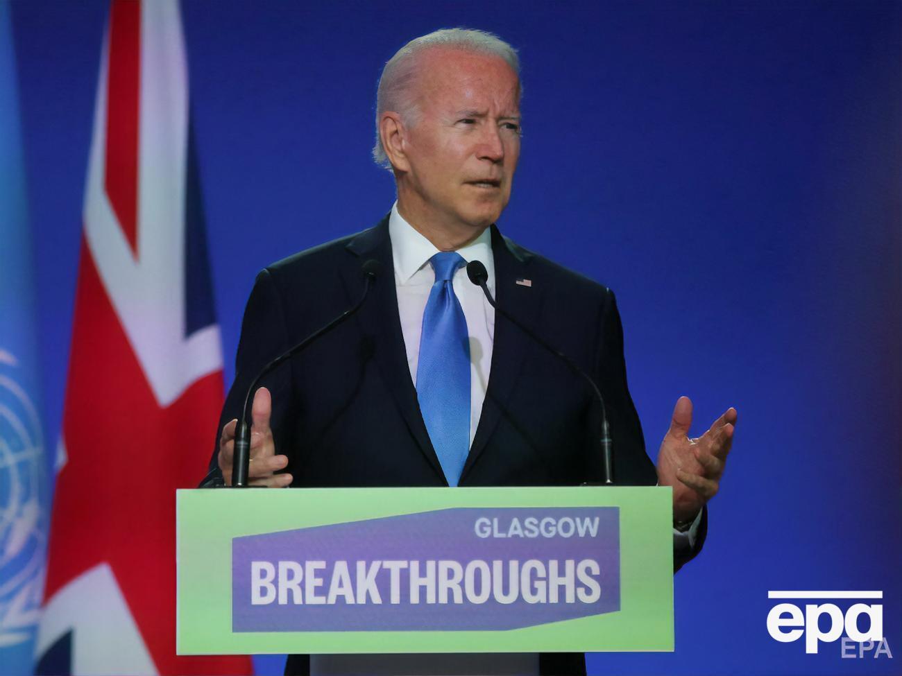 Байден просидів із заплющеними очима приблизно 20 секунд