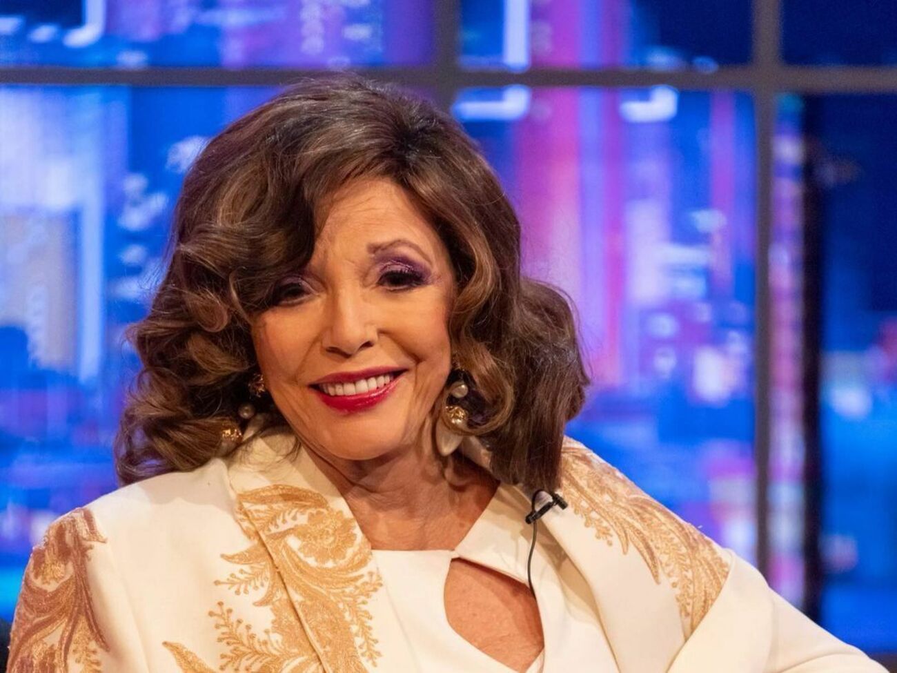 В комментариях подписчики интересовались у Коллинз, хорошо ли целуется 42-й президент