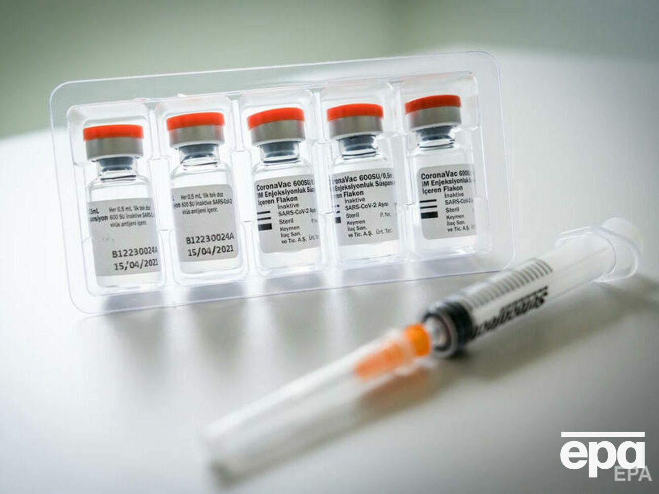 CoronaVac &ndash; это инактивированная вакцина, которая содержит в своем составе неактивный, "обезвреженный" вирус