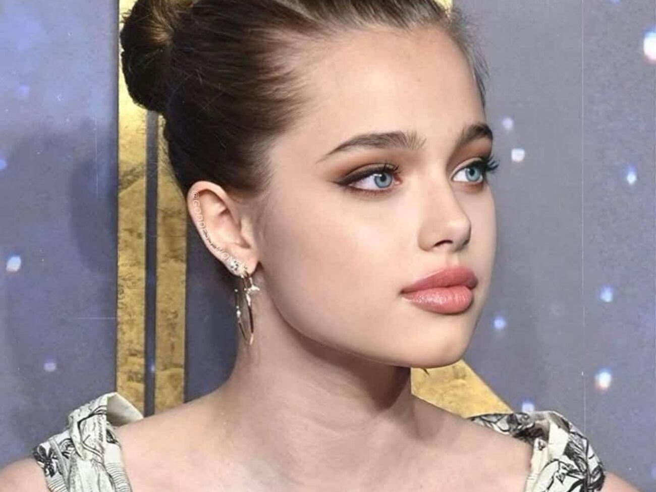 Ще два тижні тому Шайло позувала у сукні Dior, у якій раніше на публіці з'являлася її мати
