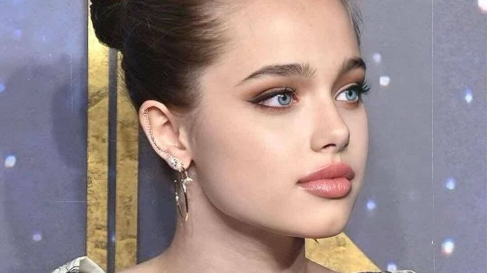 Ще два тижні тому Шайло позувала у сукні Dior, у якій раніше на публіці з'являлася її мати