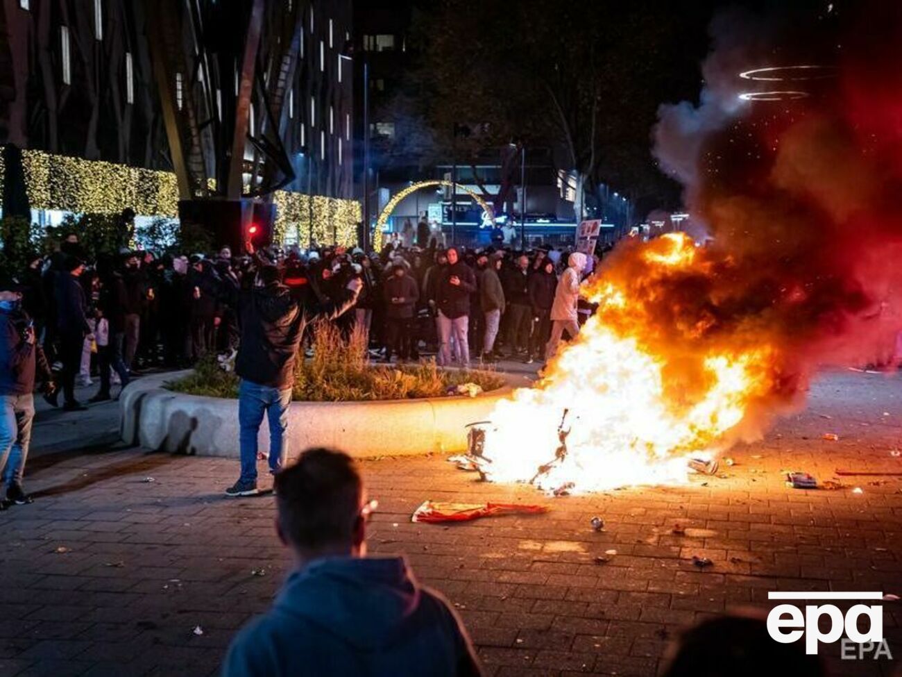 Семь гражданских лиц пострадали в беспорядках