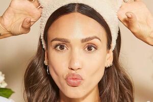 Подписчики активно отреагировали на публикацию Альбы и поставили под ней больше 395 тыс. лайков