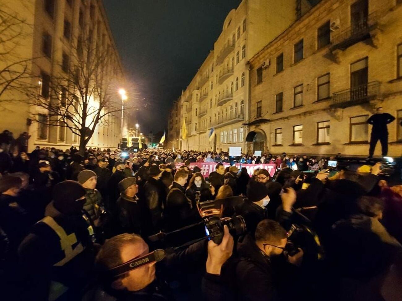Поліція не пропустила колону мітингувальників до будівлі ОПУ