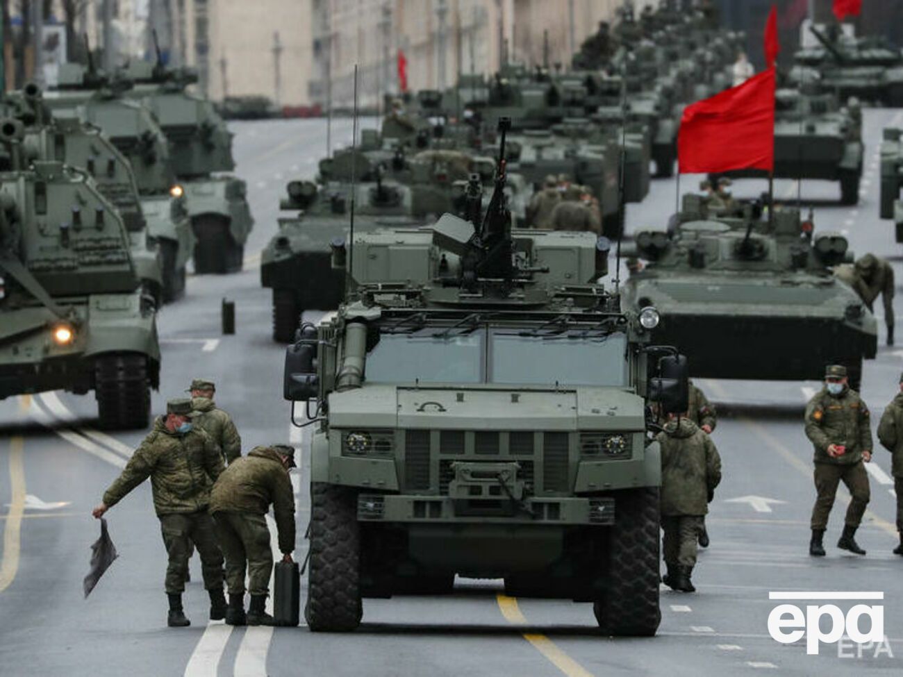 За даними американської розвідки, у ймовірному вторгненні Росії можуть брати участь до 100 тис. солдатів, пише Bloomberg