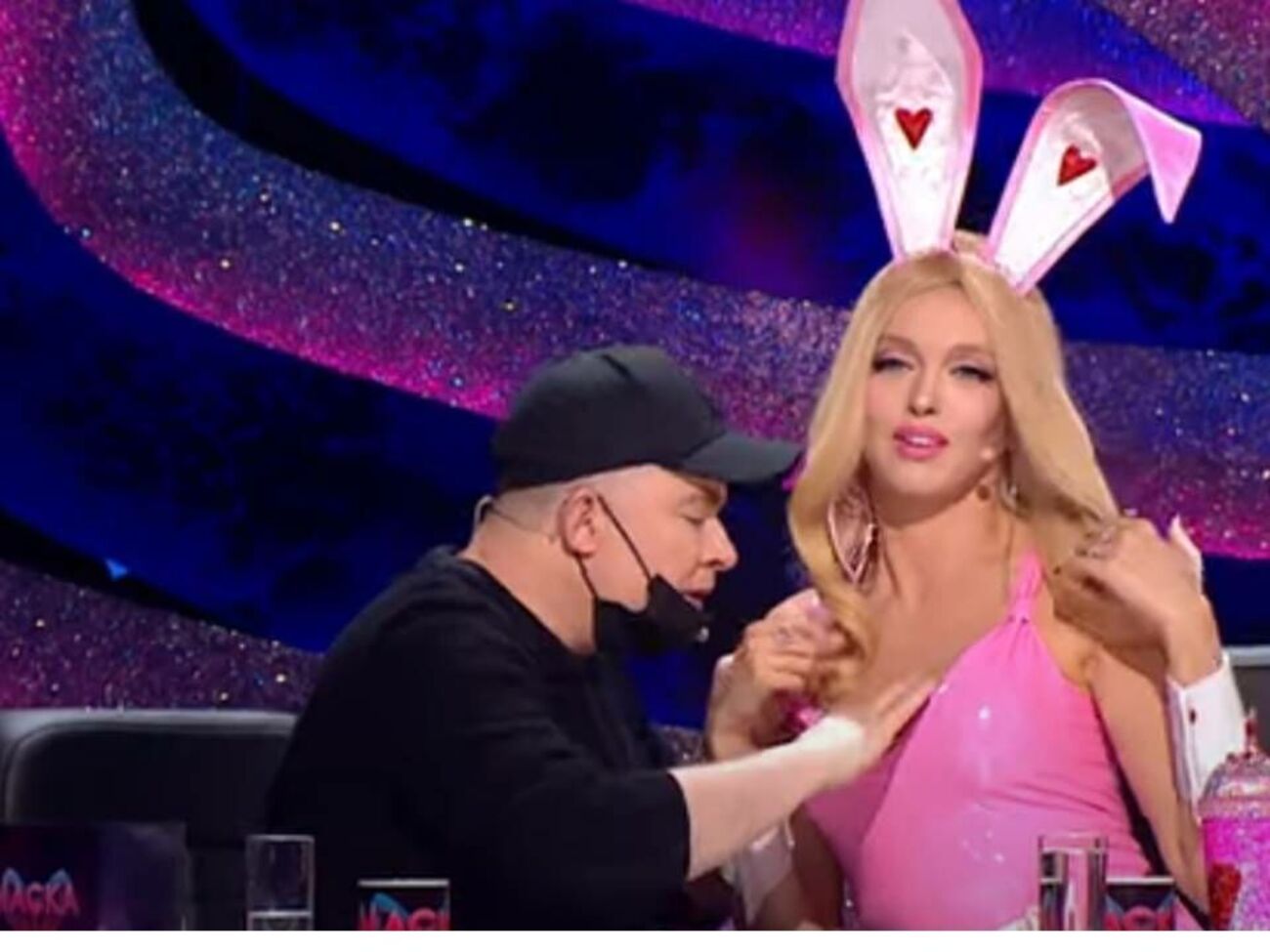 Полякова &ndash; о Данилко:&nbsp;Под видом того, что он мне чистит, залез за пазуху и пощупал