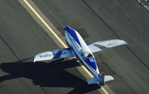 В самолете установлен электродвигатель мощностью 400 кВт