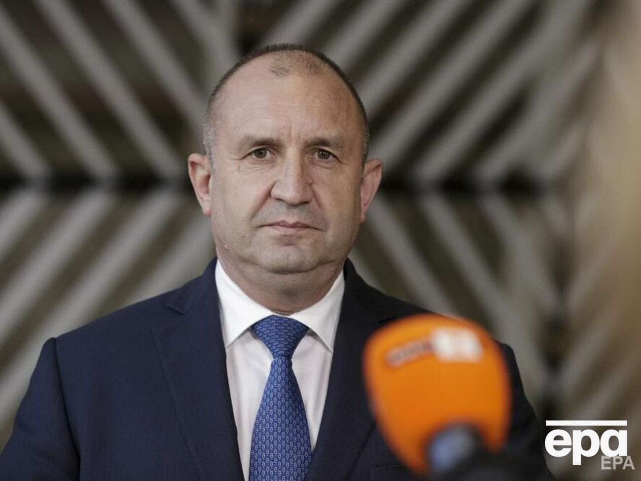 Радев двічі протягом двох днів назвав Крим "російським", хоч і зазначив, що анексія є порушенням міжнародного права