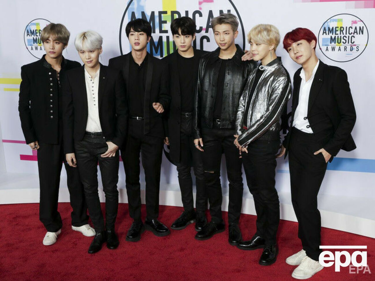 Группа BTS победила в номинации "Артист года" на American Music Awards 2021