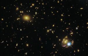 Багаторазова поява галактики SGAS 0033+02 стала можливою завдяки гравітаційному лінзуванню