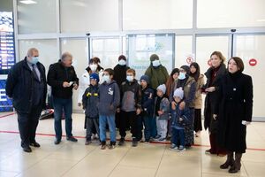 Среди эвакуированных три женщины и 11 детей