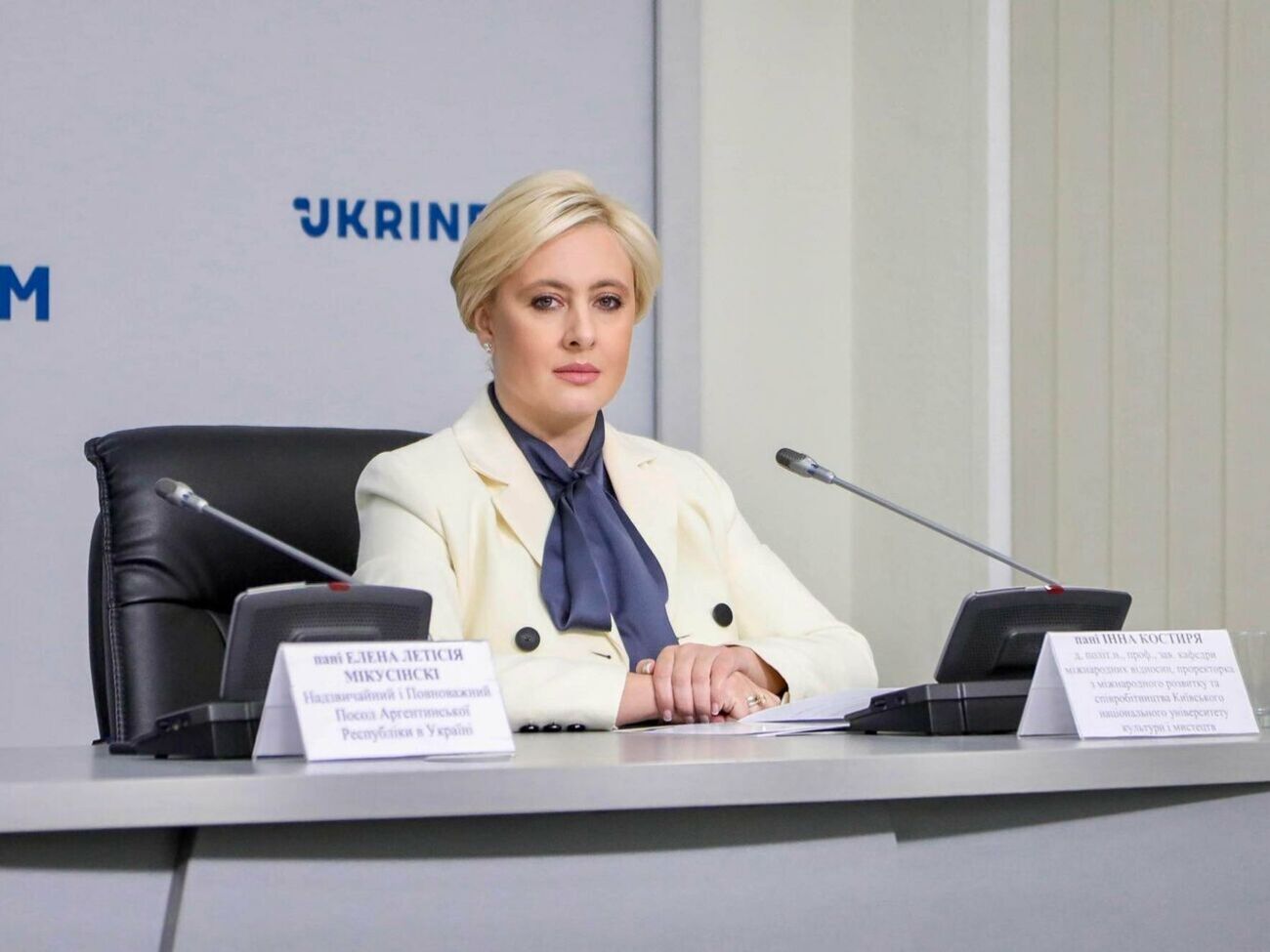 Влада відкриває школи, коли нових хворих і смертей утричі більше, ніж коли їх закривали на карантин. Де логіка?