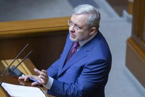 Галущенко уточнил, что недавно прибывший на корабле уголь законтрактован "ДТЭК Энерго" как посредником, но оплачен государством