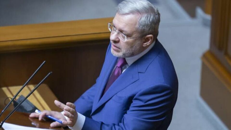 Галущенко уточнил, что недавно прибывший на корабле уголь законтрактован "ДТЭК Энерго" как посредником, но оплачен государством