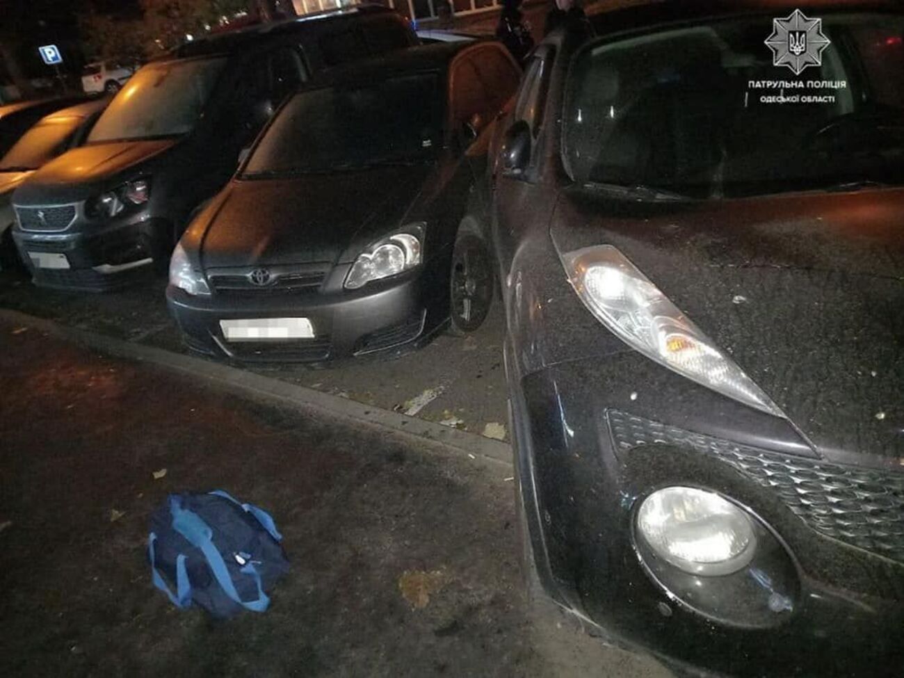 Водитель протаранил сразу три припаркованных автомобиля и попытался сбежать, заявили в полиции