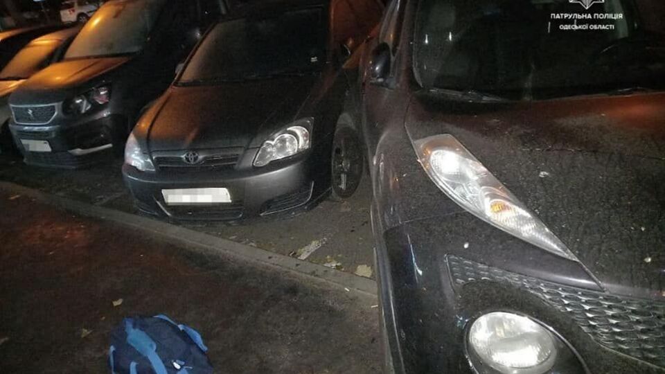 Водій протаранив одразу три припарковані автомобілі та спробував утекти, заявили в поліції