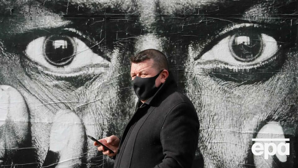 В Україні проти коронавірусу однією дозою щеплено менше ніж половину дорослого населення