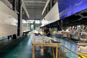 Наразі на вагонобудівних заводах працюють або пенсіонери, або люди передпенсійного віку, повідомив генеральний директор Кременчуцького сталеливарного заводу