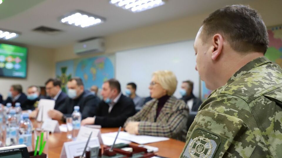 В состав штаба входят представители нескольких министерств, разведки, ВСУ и СБУ, а также омбудсмен