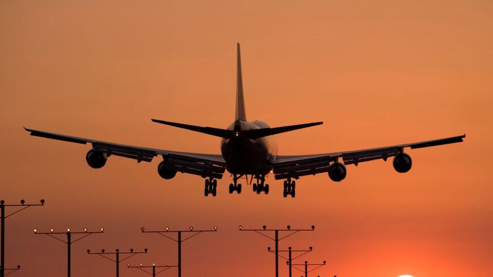 За даними ЗМІ, чоловік наклав на себе руки в туалеті літака