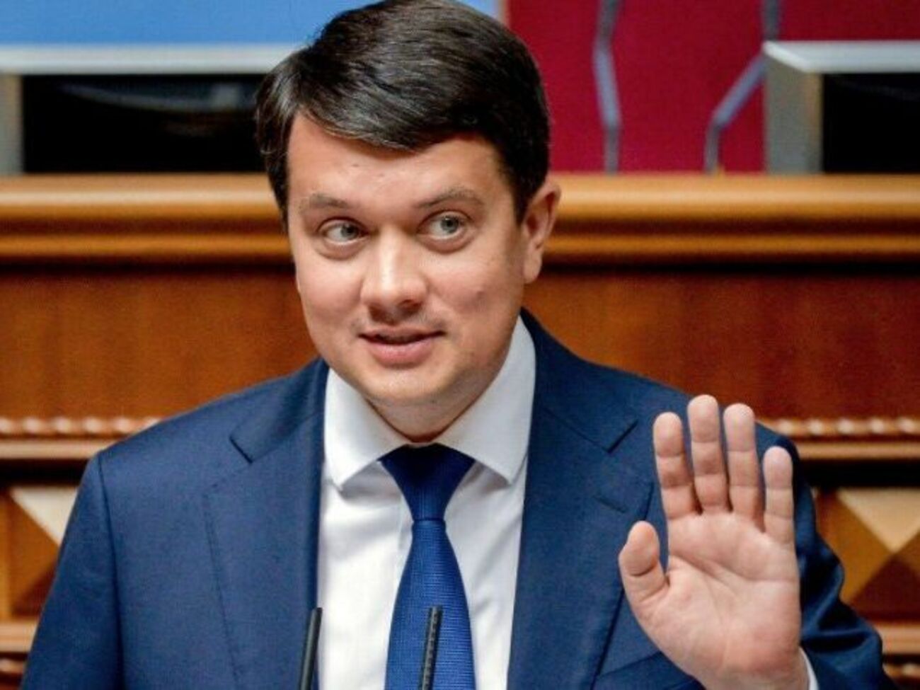 Разумков переоформил "Про100Кредит" на своих помощников в парламенте, утверждает автор проекта "Исландия" Сергей Иванов