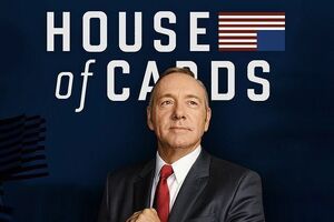 Кіностудії MRC довелося видалити зі сценарію героя Спейсі та зупинити виробництво шостого сезону