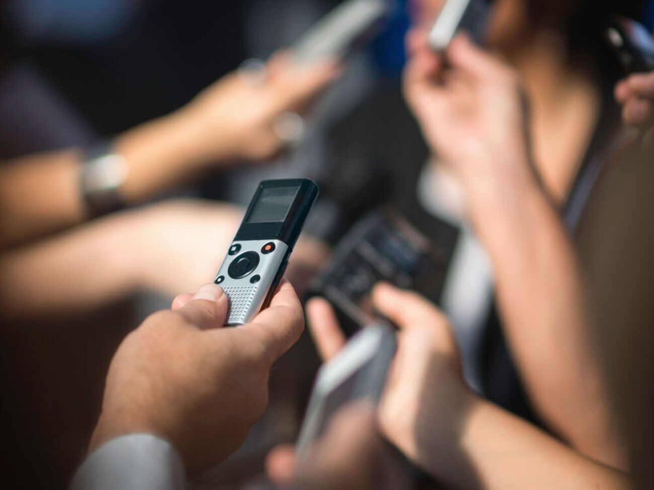 Редакция "Букв" заявила, что СМИ продолжает работать