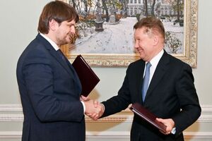 Спыну (слева) возглавлял делегацию Молдовы на переговорах с руководством "Газпрома"