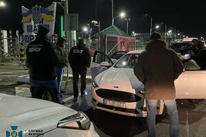 Провадження відкрили за статтями про держзраду, легалізацію незаконного майна та підроблення документів