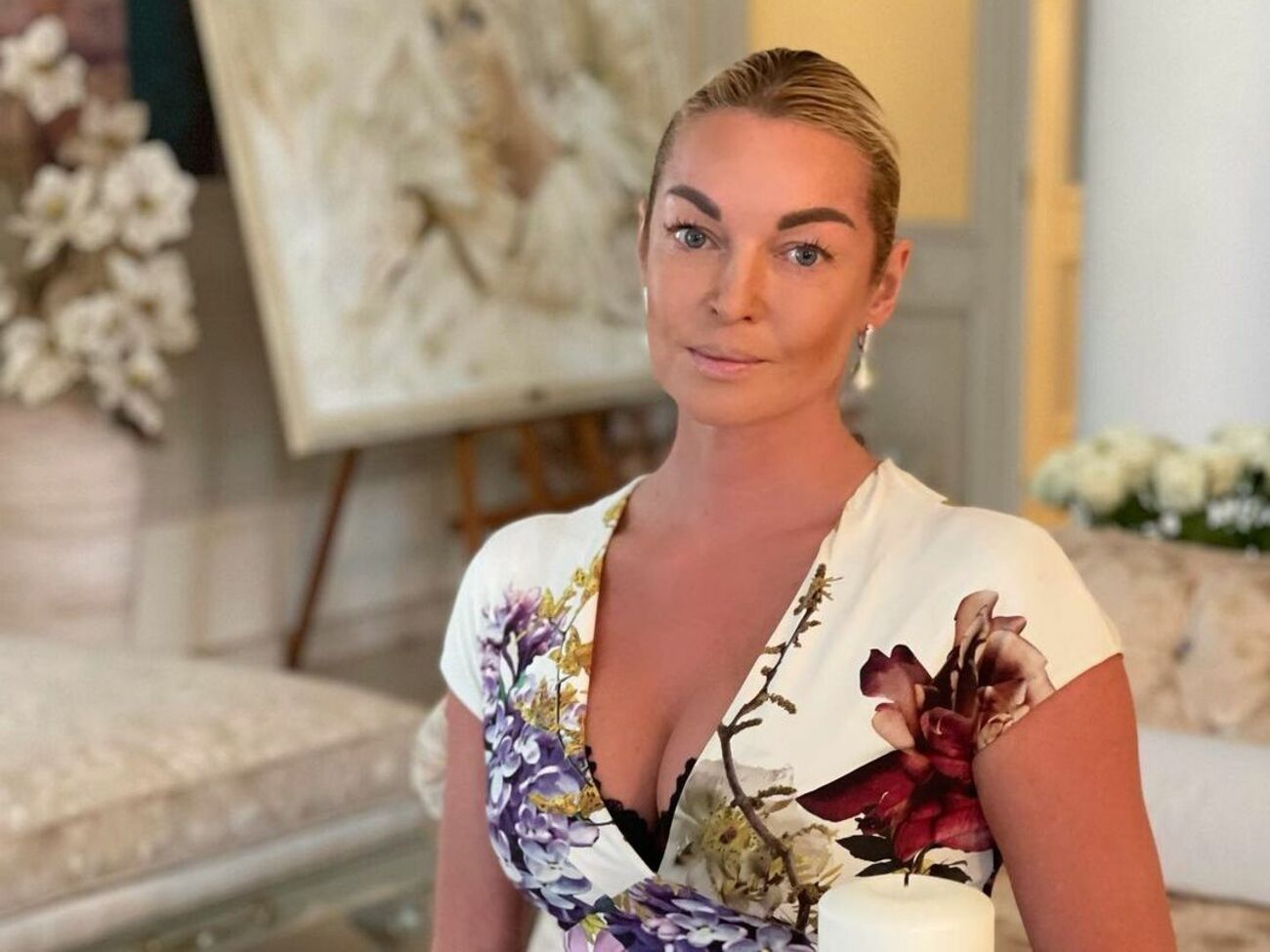 "Ніколи не виходжу із зали, поки не відточу всіх рухів", – написала під відео Волочкова