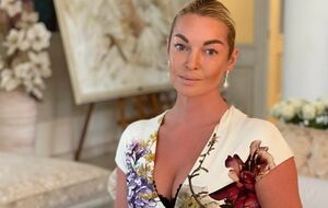 "Ніколи не виходжу із зали, поки не відточу всіх рухів", – написала під відео Волочкова