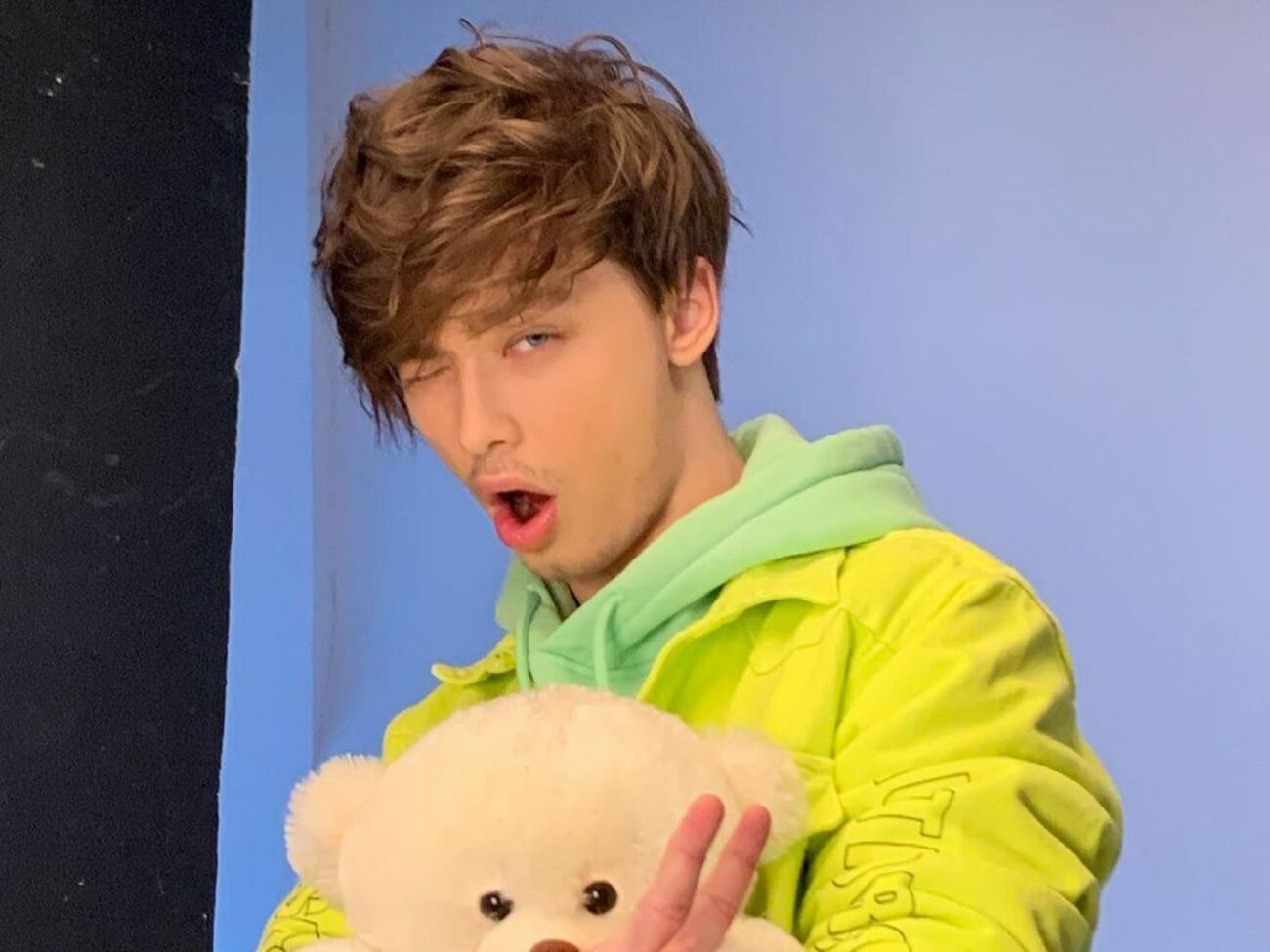 "Відправили на відпрацювання, а мене зробили VIP-колгоспником",&nbsp;&ndash; підписав відео 19-річний Архип Глушко