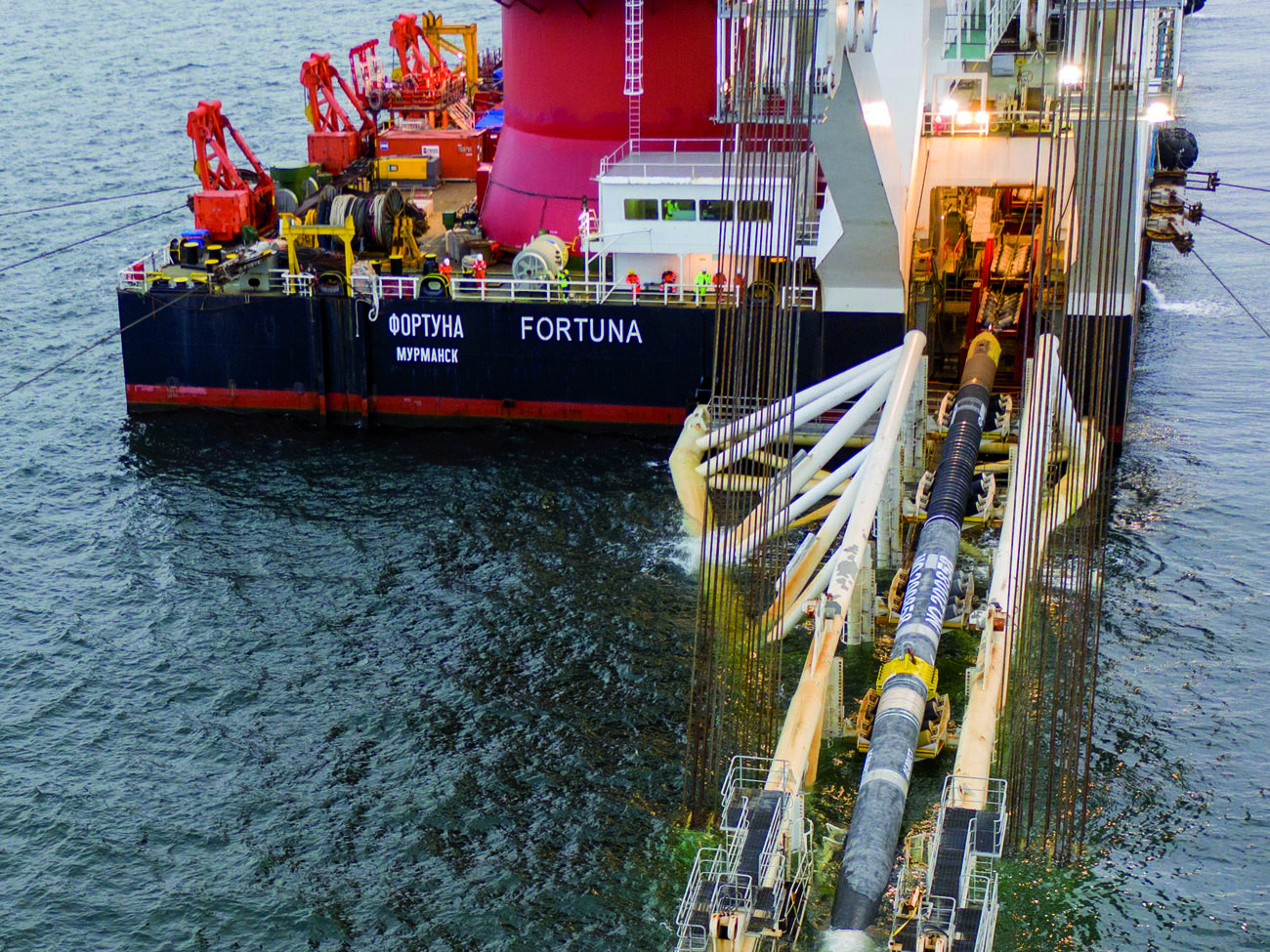 Строительство газопровода, который&nbsp;должен связать Россию с Германией по дну Балтийского моря в обход Украины, завершено