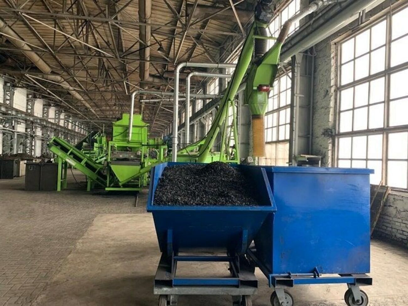 Линия по производству резиновой крошки успешно прошла тестовый запуск