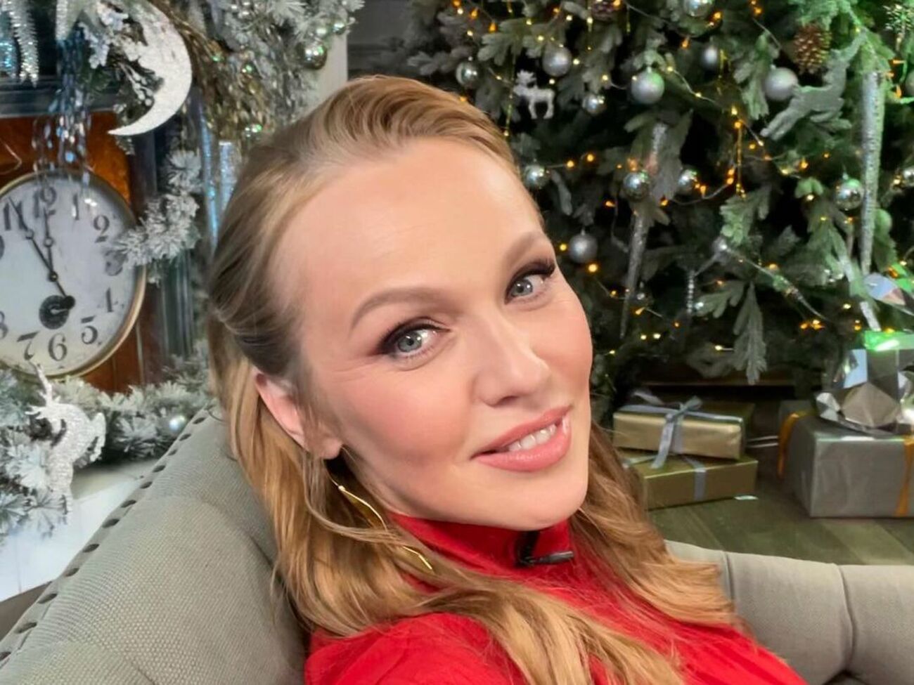 У підписі під публікацією Джанабаєва попросила підписників обрати, який образ їм подобається найбільше