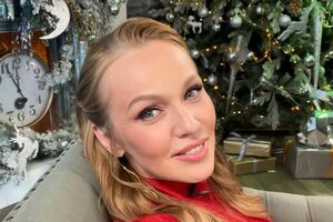 У підписі під публікацією Джанабаєва попросила підписників обрати, який образ їм подобається найбільше