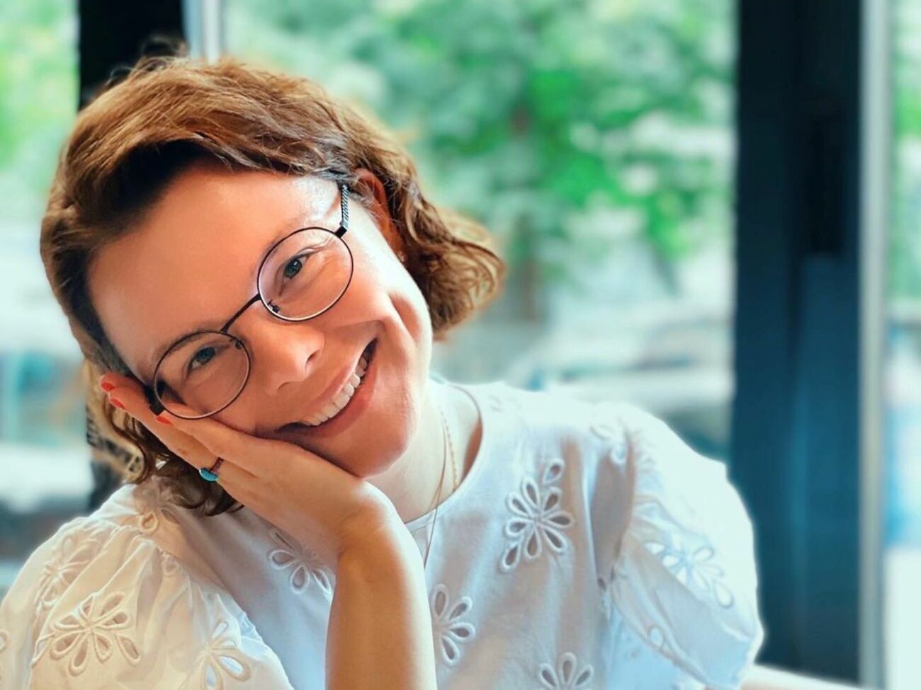 Подписчики оценили смелость и позитив Брухуновой, а ее образ в маске сравнили с зелеными мультгероями