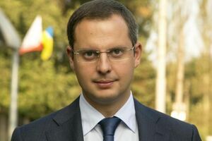 По данным "Фактов", сферой ответственности Шурмы будет расширение контактов с иностранными инвесторами и фактическая перезагрузка проекта с "инвестиционными нянями"