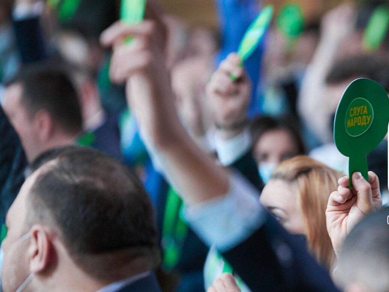 У "Слузі народу" обіцяють переглянути рішення, якщо "олігарх дозволить редакціям та журналістам повернутися до роботи за загальноприйнятими стандартами журналістики"