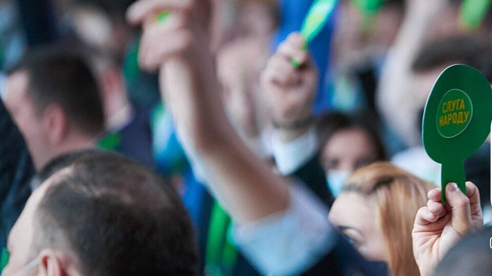 У "Слузі народу" обіцяють переглянути рішення, якщо "олігарх дозволить редакціям та журналістам повернутися до роботи за загальноприйнятими стандартами журналістики"