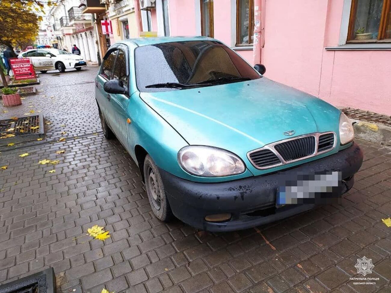 Патрульні хотіли зупинити автомобіль, бо водій порушив правила, виявилося, що машина крадена