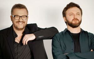 Дуэт украинских певцов Александра Пономарева и Dzidzio пятые сутки возглавляет тренды YouTube