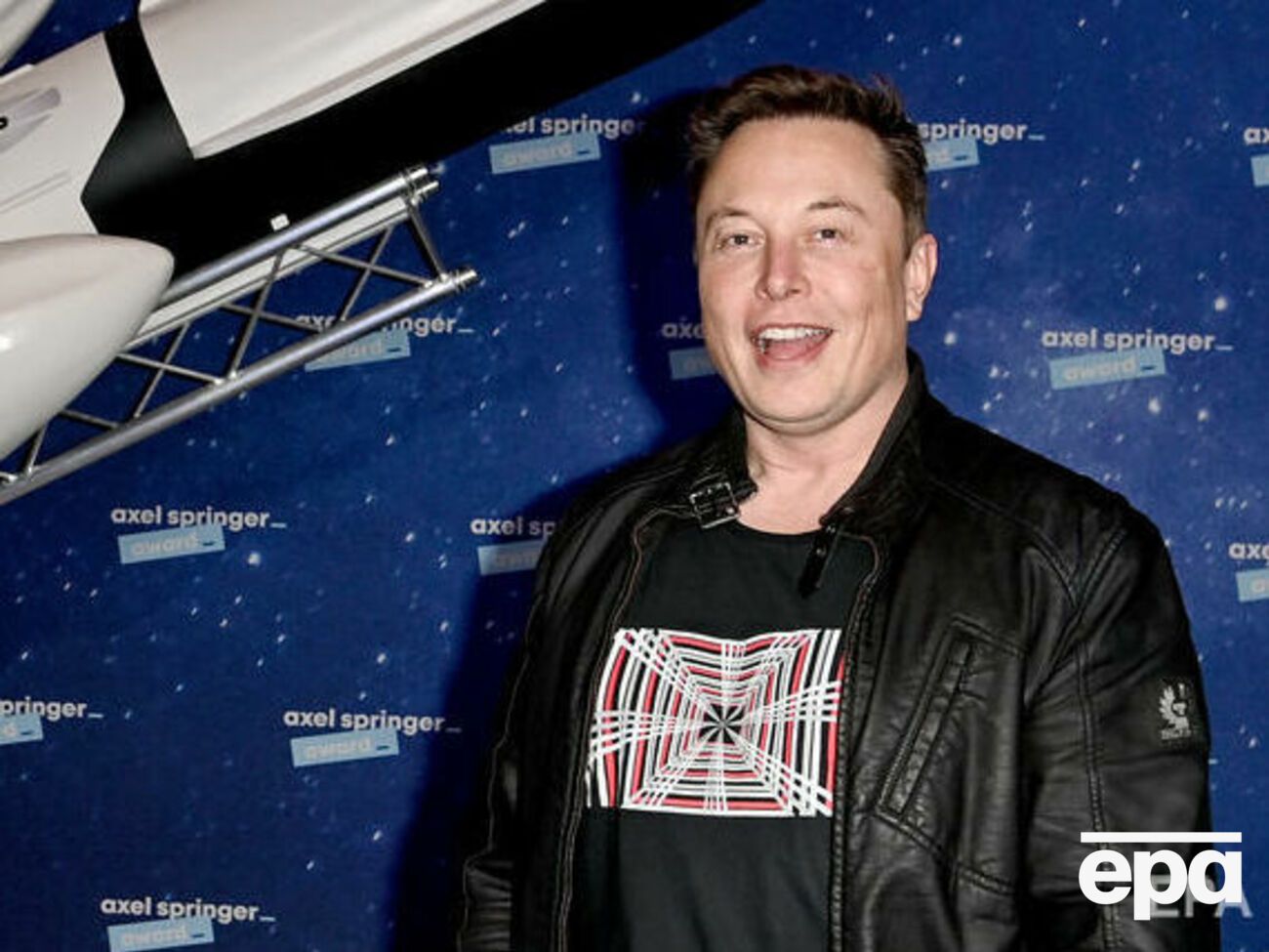 Маск с 2018-го по 2021 год состоял в отношениях с канадской певицей Граймс