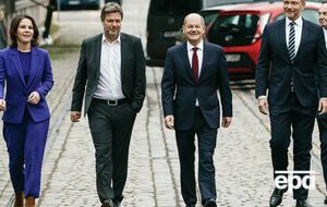 Новым канцлером Германии станет Шольц (второй справа)