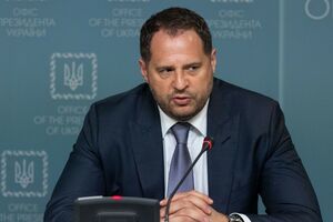 Ермак заявил, что праздновал свой день рождения не 21-го, а 22 ноября: В понедельник заехал к родителям. Выгреб от мамы, что редко у них бываю и что выгляжу уставшим