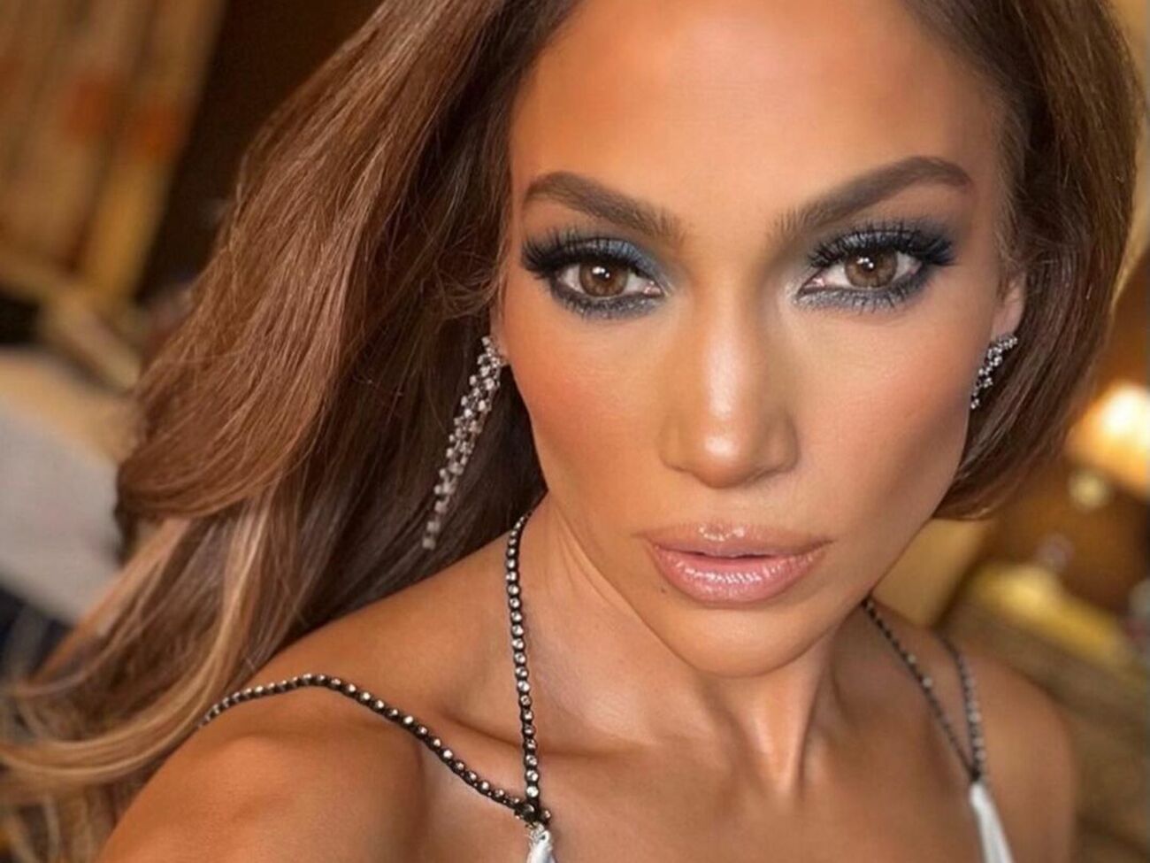 Для церемонії Дженніфер Лопес обрала вбрання українського бренда Valery Kovalska