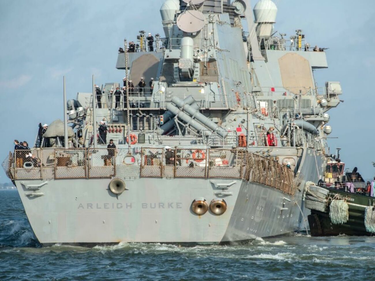 Эсминец уже на подходе к Черному морю