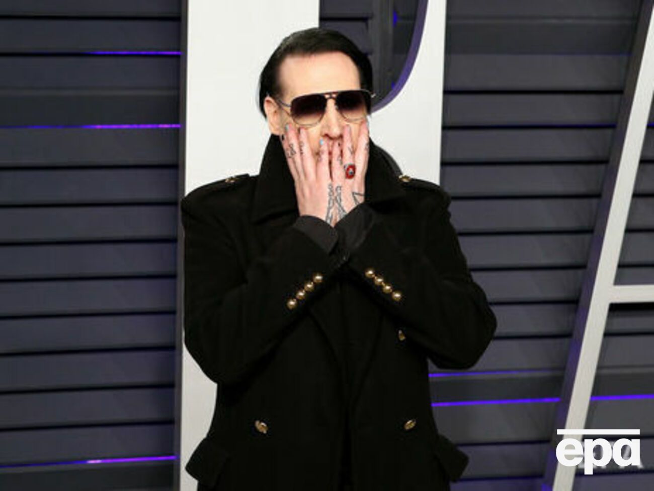 В ноябре издание&nbsp;Rolling Stone заявило, что в доме артиста есть комната для пыток женщин