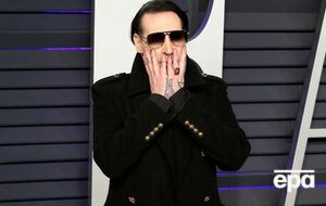 У листопаді видання Rolling Stone заявило, що в будинку артиста є кімната для катування жінок